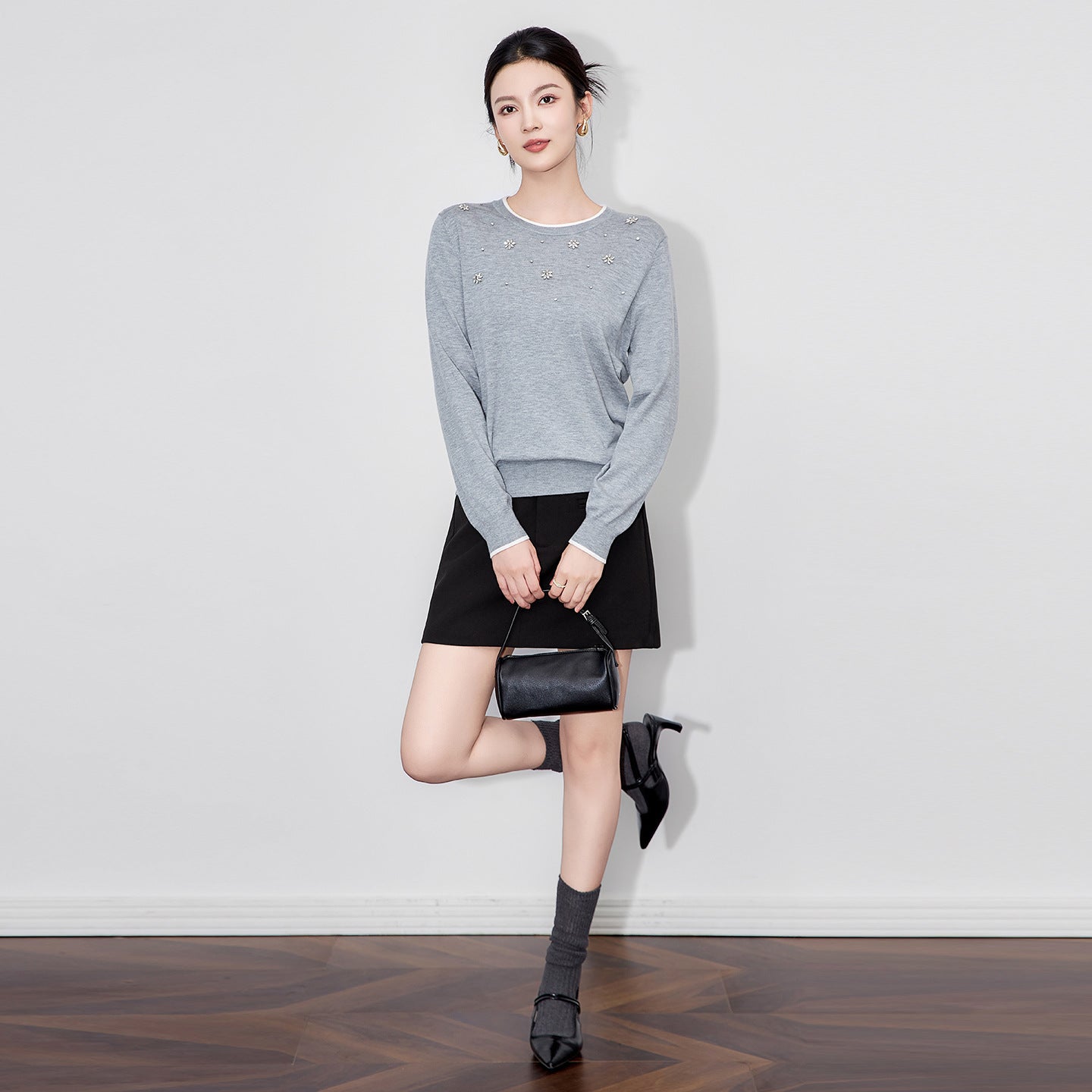 Summer New Women's Long Sleeve Flower Decoration Slim Fit Retro Top