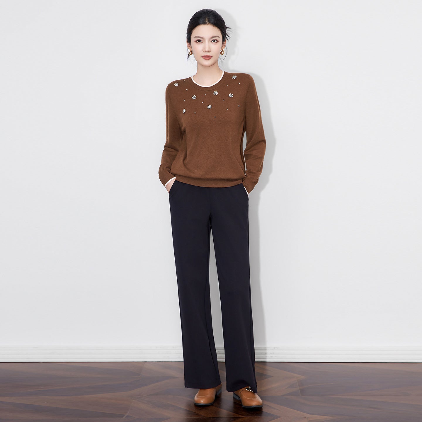 Summer New Women's Long Sleeve Flower Decoration Slim Fit Retro Top