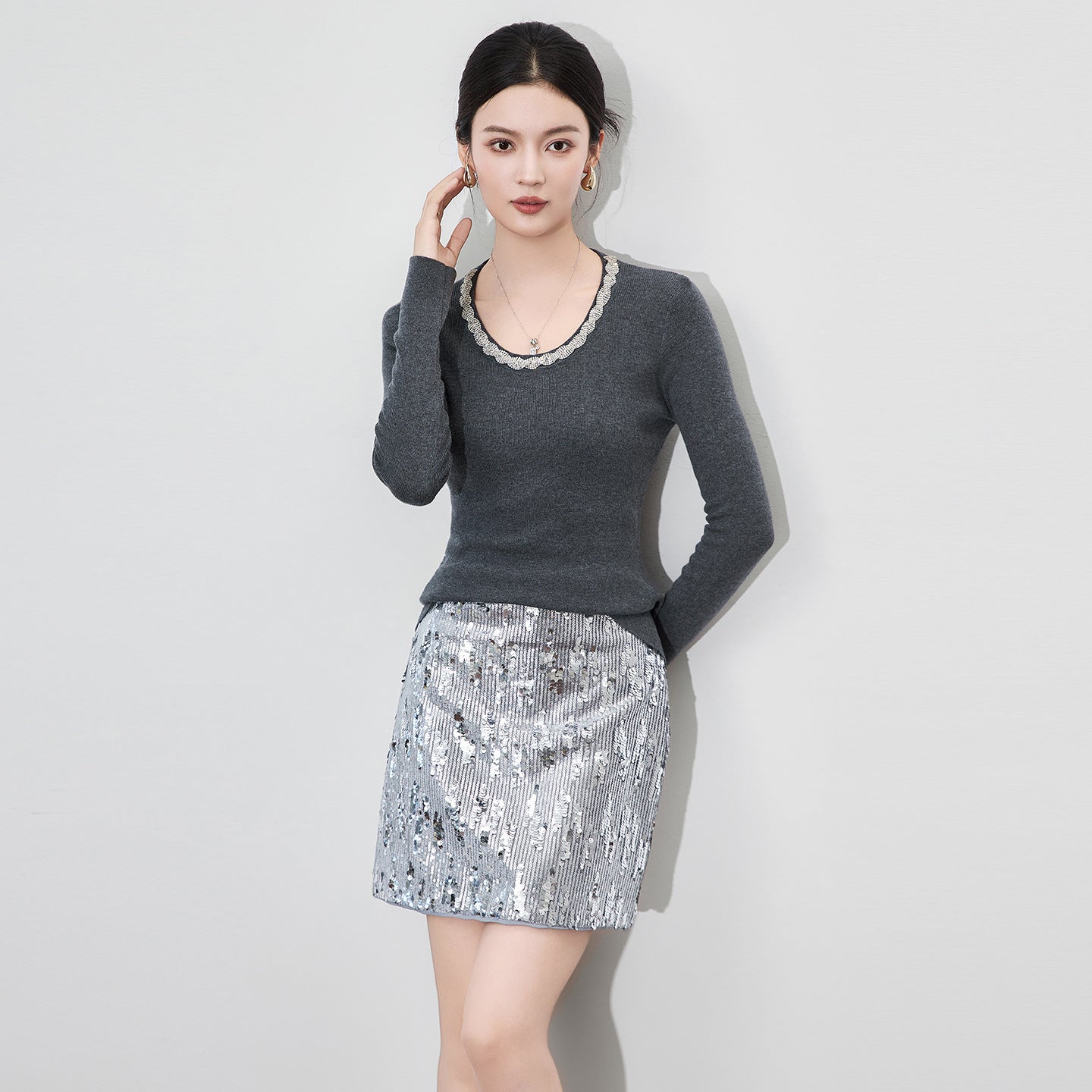 Diamond-Studded Pullover Shirt 2025 Autumn New Comfortable Knitted Top French High-End Slimming Long-Sleeve Sweater Top
