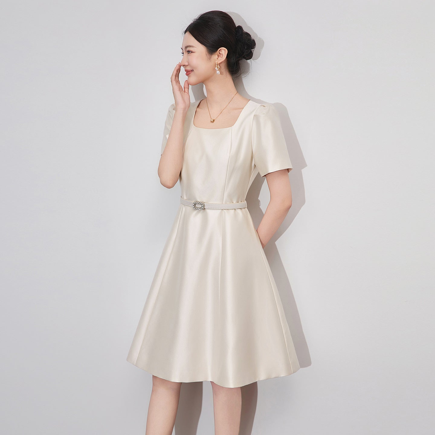 French Elegant Temperament Commuter Dresses Square Neck Bubble Sleeve High Waist Belt Slim A-line Socialite Short Dress Women