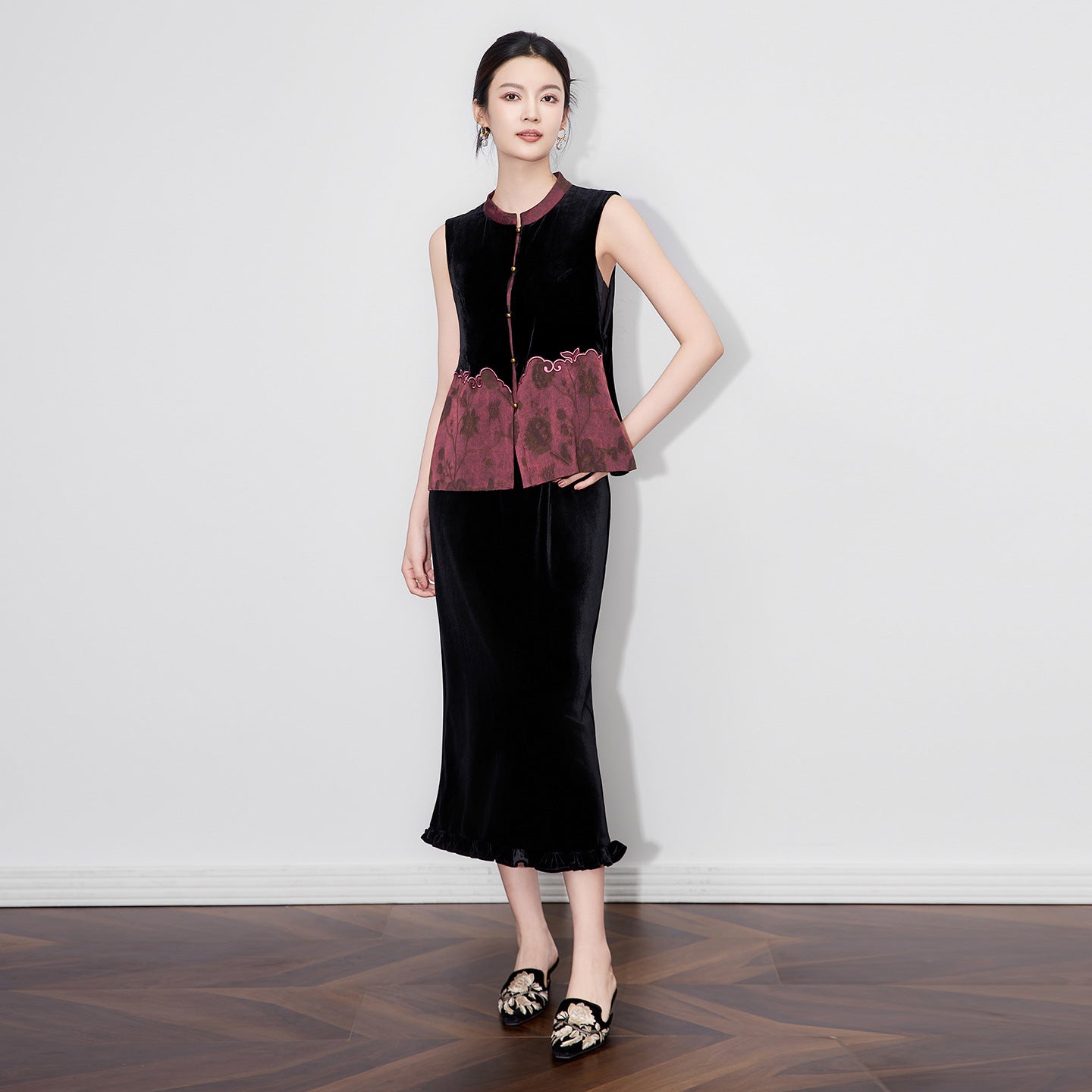 Chinese Style Embroidered Satin Vest Women's National Style Velvet Patchwork Early Autumn New Model Fashion Outerwear