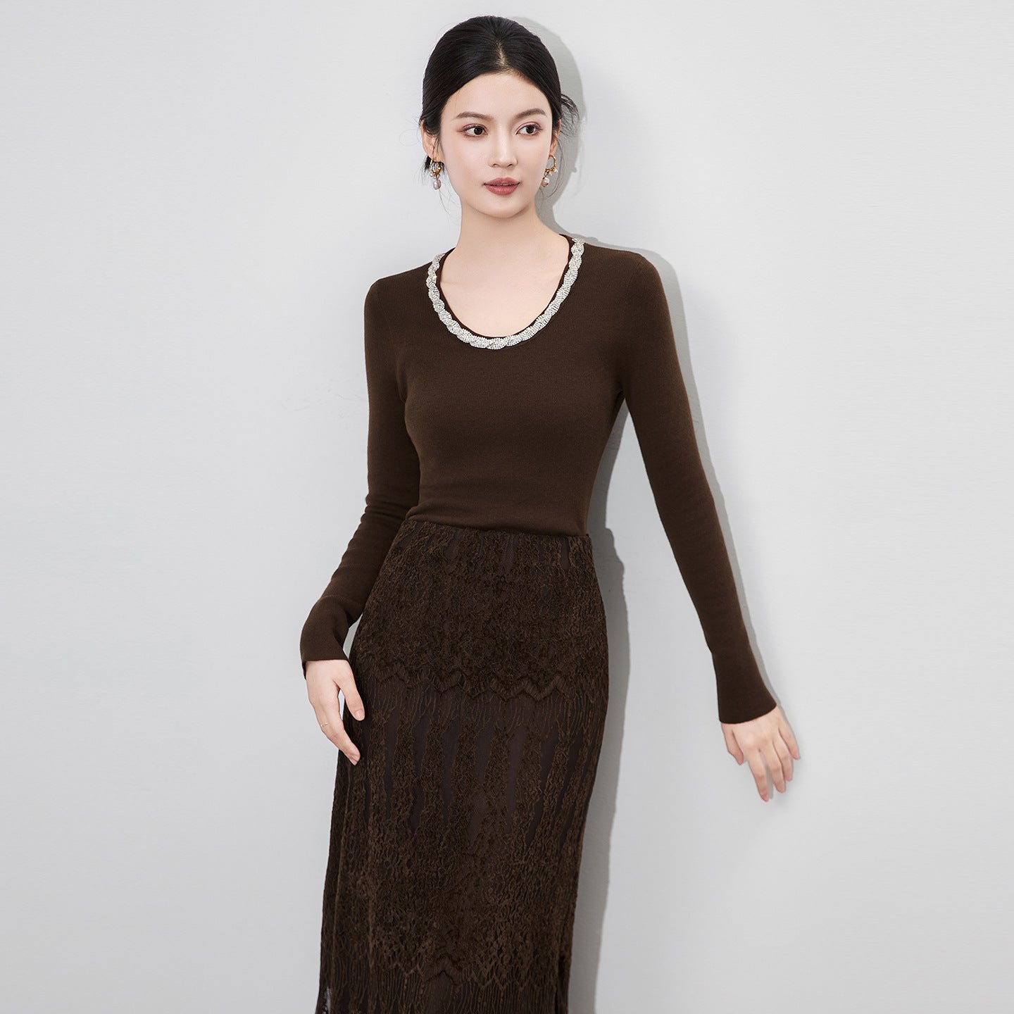 Diamond-Studded Pullover Shirt 2025 Autumn New Comfortable Knitted Top French High-End Slimming Long-Sleeve Sweater Top