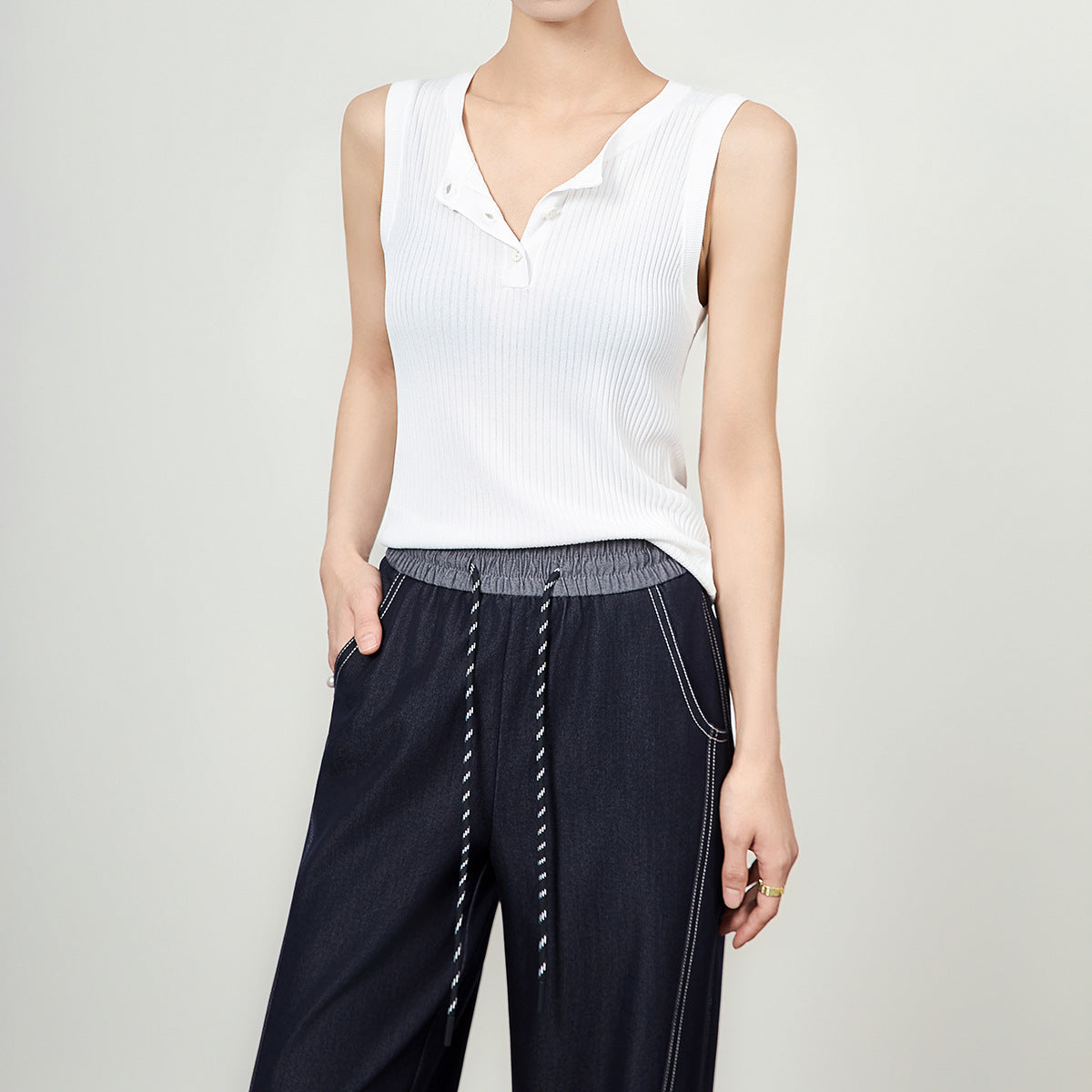 Women's Slim Fit Svel Tank Top Button Detail Casual Versatile Base Layer Outerwear Inner Match All Match
