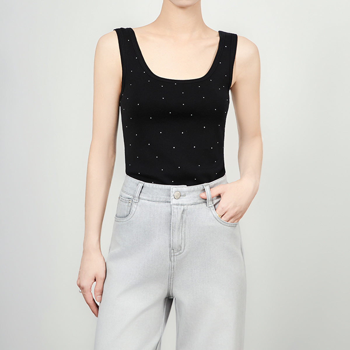 Women's Summer New Simple U-Ne Knitted Vest Svel Versatile Top Rivet Design Slim Fit Pure Color Faionable