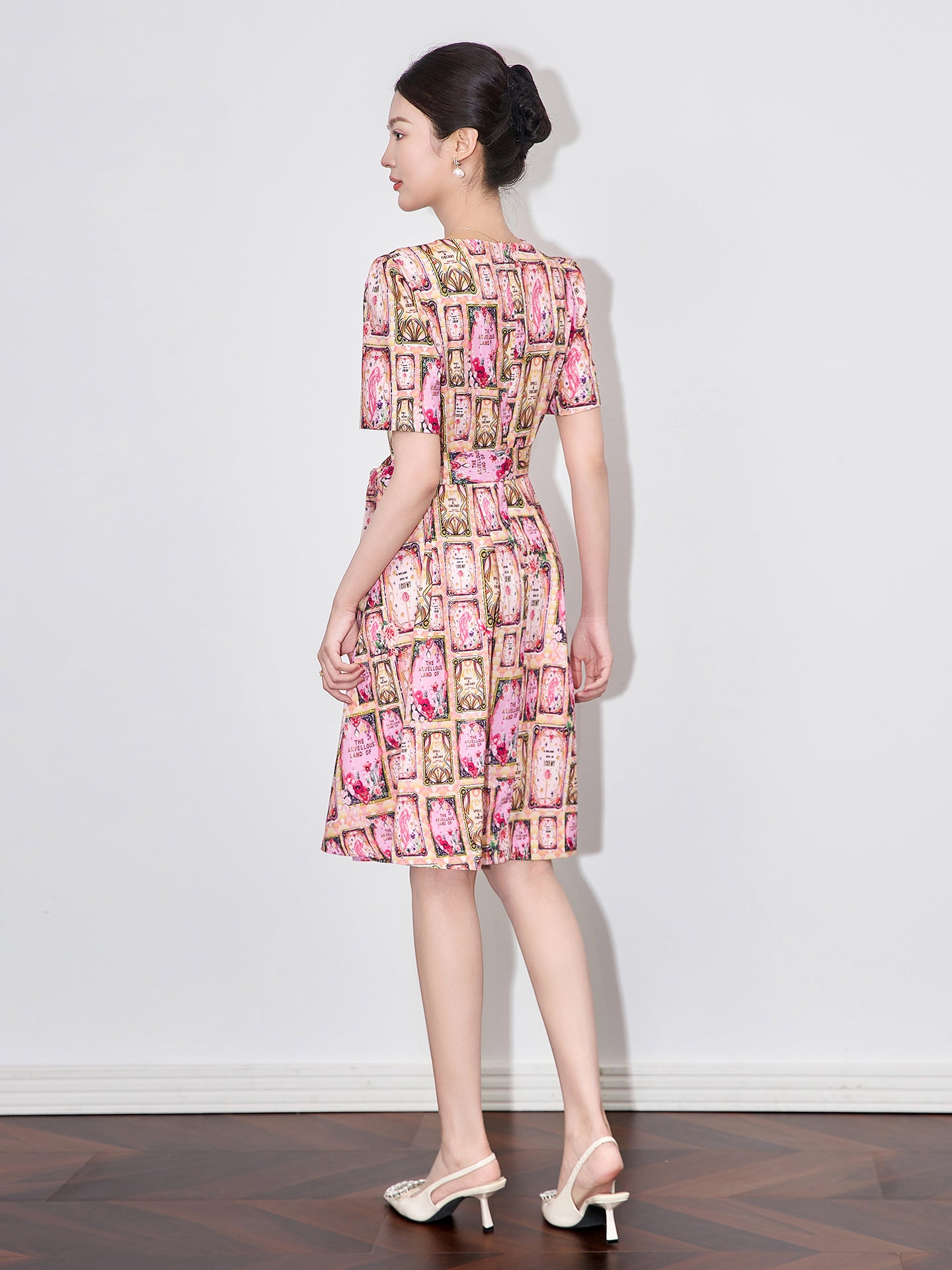 Women's Light Luxury Elegant Round Neck Intricate Print Slimming Tie Waist Summer Dress Fashion