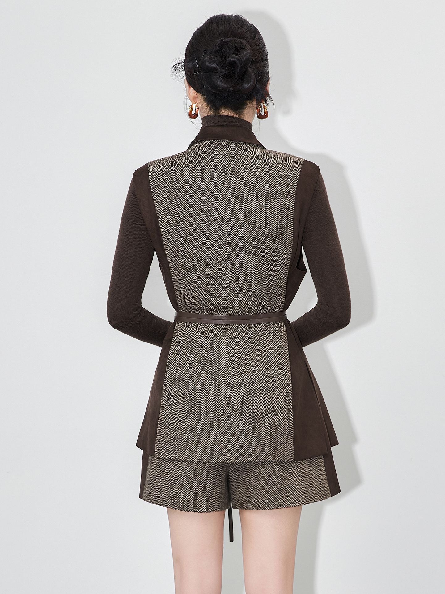 Fashionable Casual Set Autumn New Little Fragrance Style Vest + Knitted Top + Shorts Three-piece Set HM2836 Women's Coat