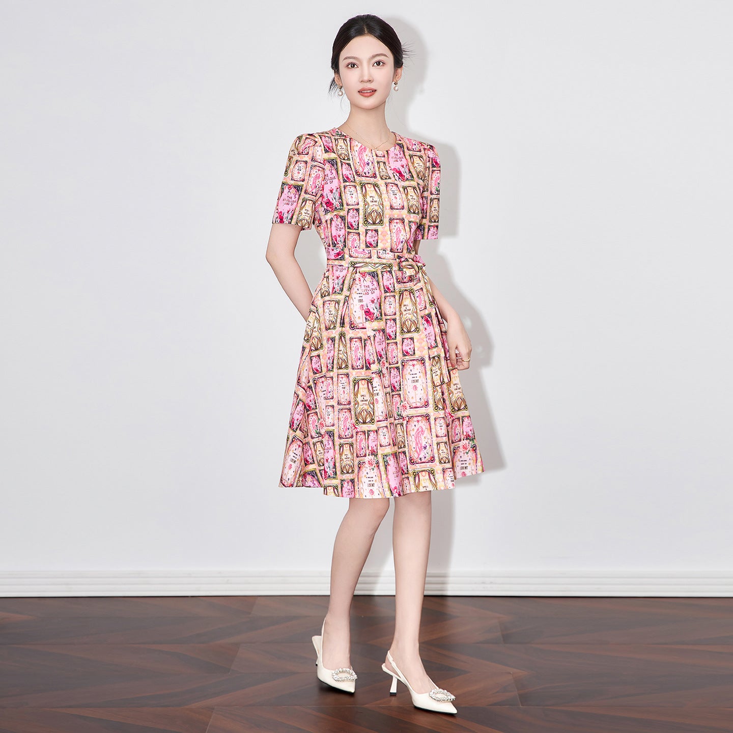 Women's Light Luxury Elegant Round Neck Intricate Print Slimming Tie Waist Summer Dress Fashion