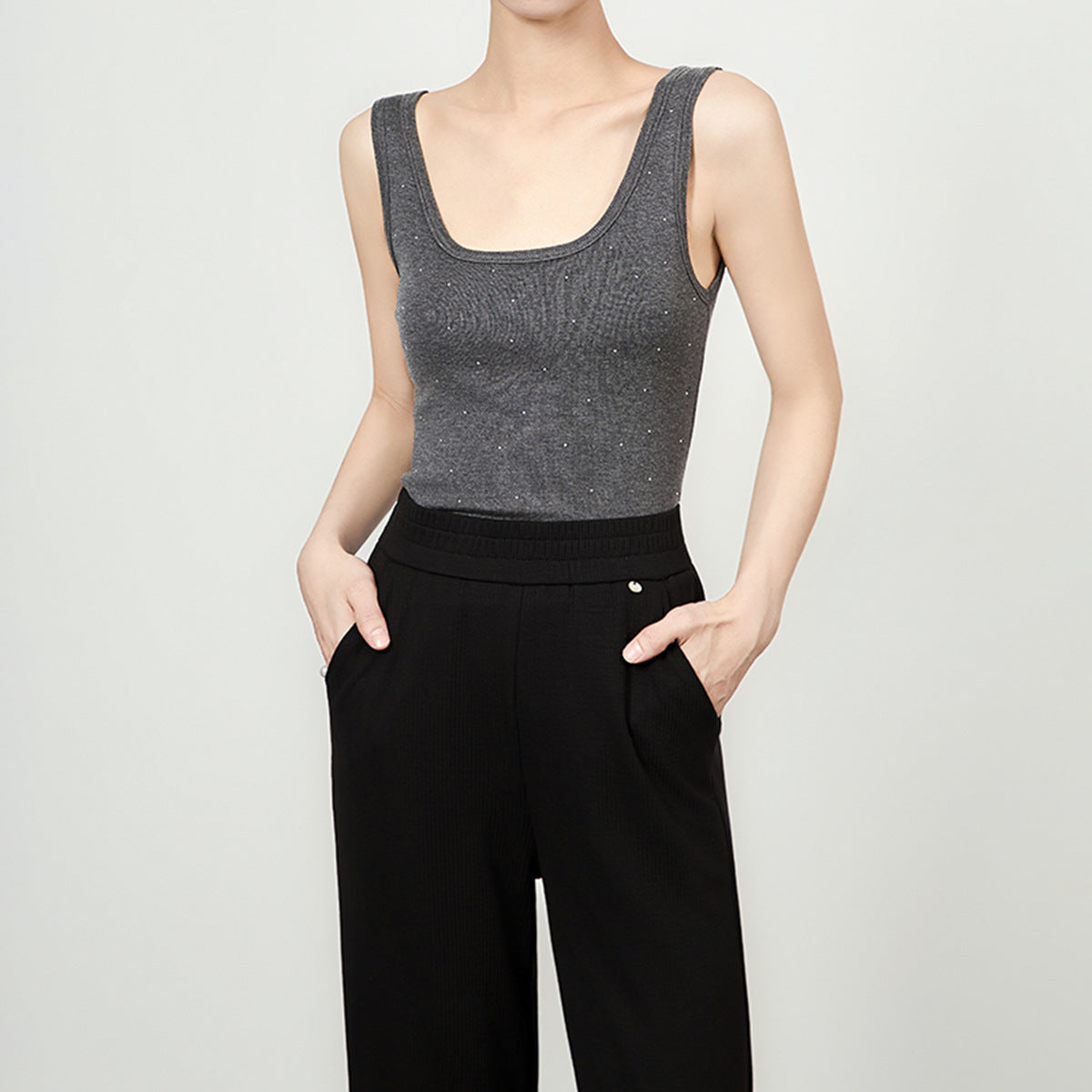 Women's Summer New Simple U-Ne Knitted Vest Svel Versatile Top Rivet Design Slim Fit Pure Color Faionable
