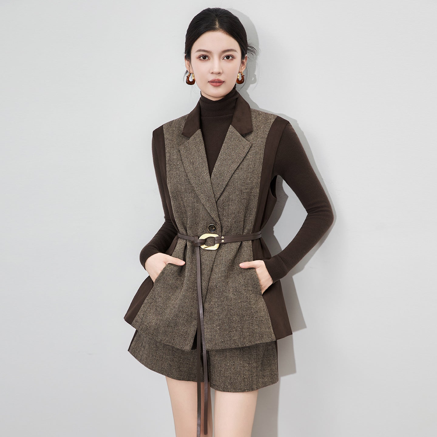 Fashionable Casual Set Autumn New Little Fragrance Style Vest + Knitted Top + Shorts Three-piece Set HM2836 Women's Coat